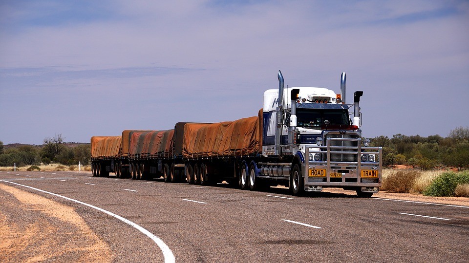 En el próximo mes de septiembre se espera realizar la primera ruta internacional con megacamiones